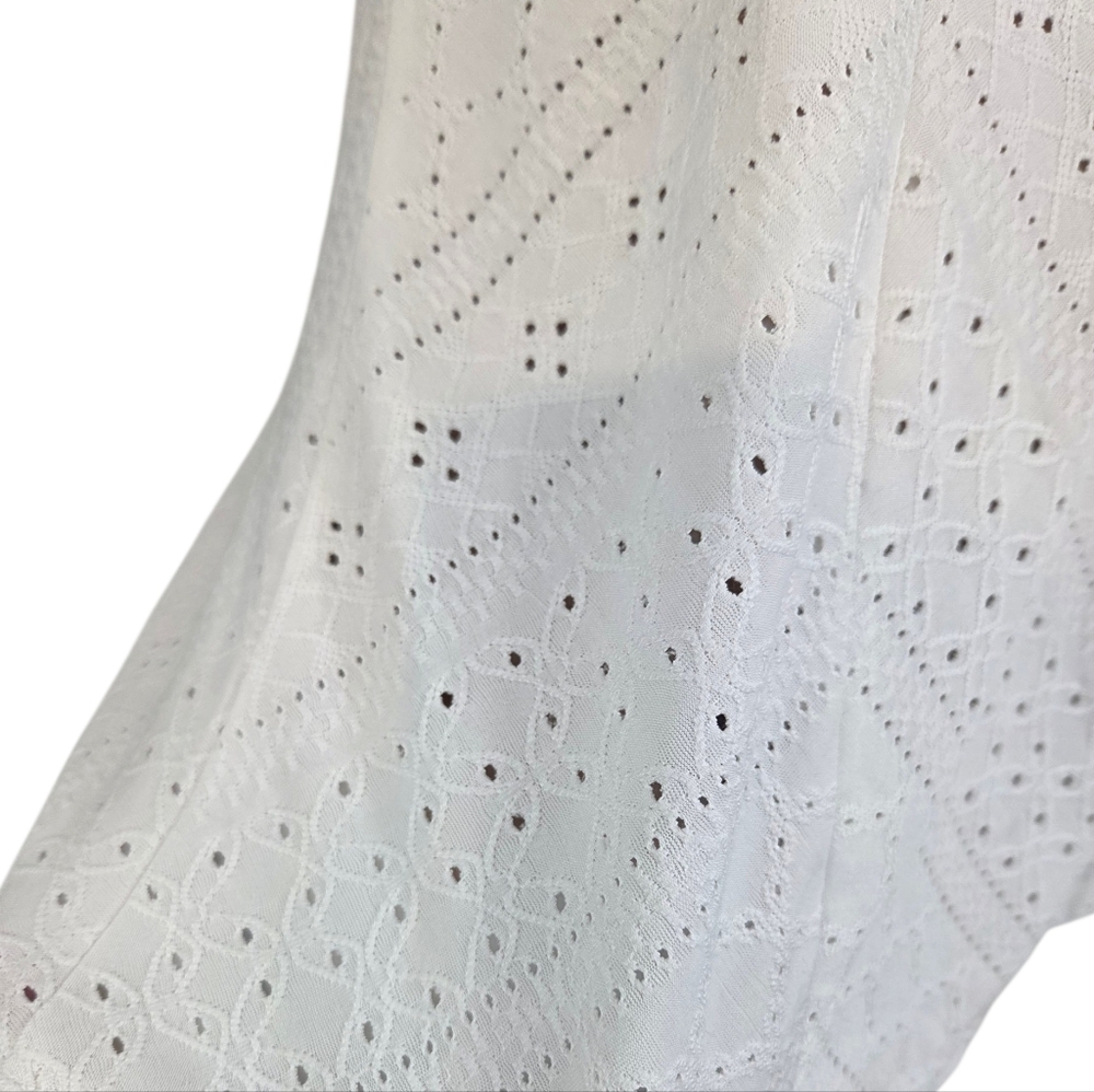 Torrid Embroidered Eyelet Short Sleeve Lightweight White Blouse ~ Pre-Owned Sz 4 - Picture 4 of 11